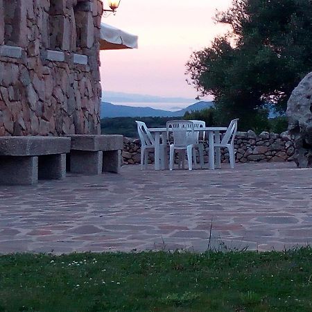 Вилла Turismo Rurale L'Agliuledda Сант'Антонио-ди-Галлура Экстерьер фото
