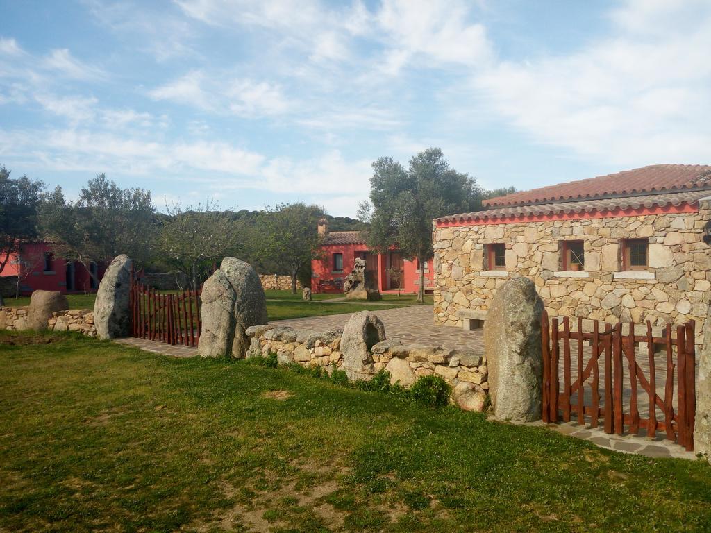 Вилла Turismo Rurale L'Agliuledda Сант'Антонио-ди-Галлура Экстерьер фото
